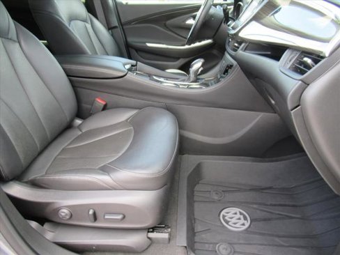Used 2019 Buick Envision Essence image 10