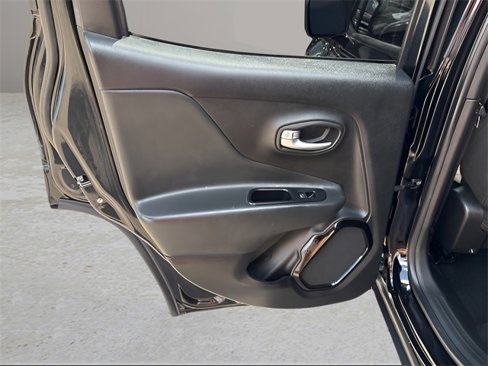 Used 2018 Jeep Renegade Altitude image 20