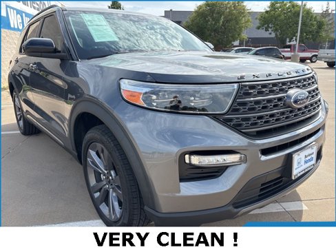 Used 2022 Ford Explorer XLT w/ Equipment Group 202A image 2