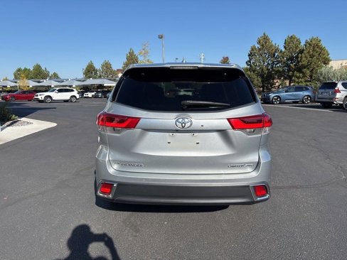 Used 2017 Toyota Highlander Limited Platinum image 4