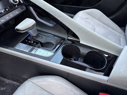 Certified 2023 Hyundai Elantra Limited image 31
