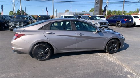 Used 2023 Hyundai Elantra SEL w/ Winter Weather Package image 6