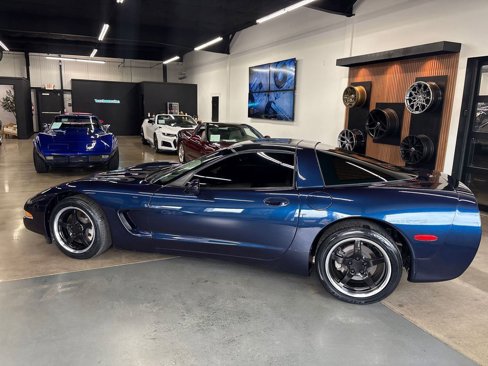 Used 2000 Chevrolet Corvette Coupe w/ Roof Pkg image 5