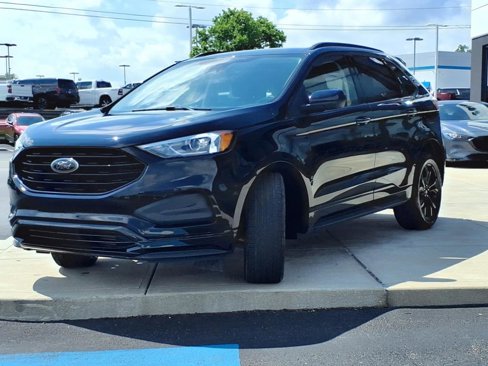 Used 2023 Ford Edge SE w/ Black Appearance Package image 2