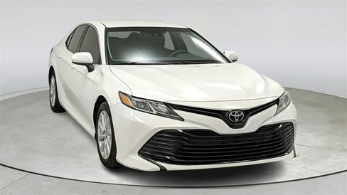 Used 2018 Toyota Camry LE image 8