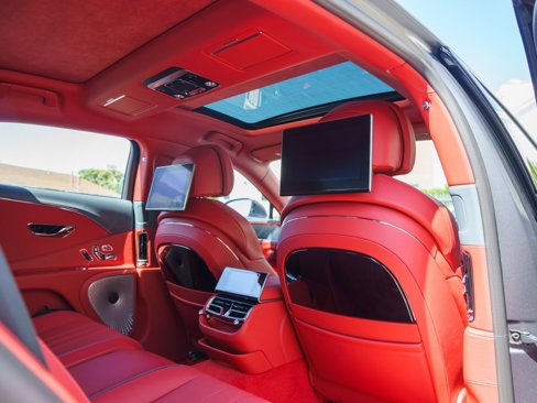 Used 2024 Bentley Flying Spur V8 image 18