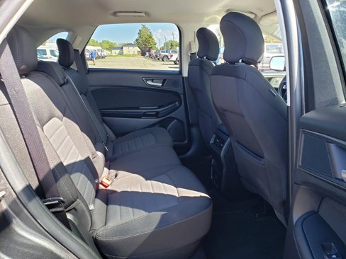 Used 2019 Ford Edge SE image 14