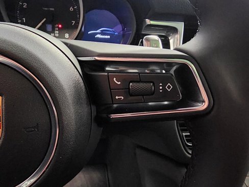 Certified 2025 Porsche Macan image 15