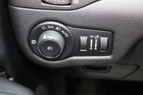 Used 2019 Jeep Cherokee Trailhawk image 19