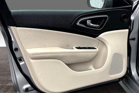 Used 2015 Chrysler 200 Limited image 12