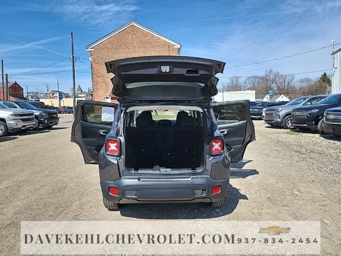 Used 2020 Jeep Renegade Latitude w/ Cold Weather Group image 37