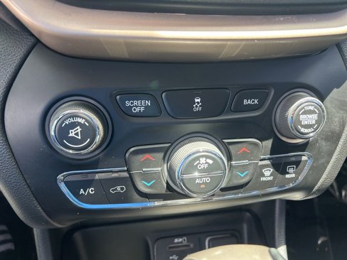 Certified 2015 Jeep Cherokee Limited image 41
