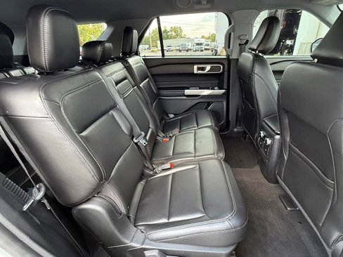 Used 2022 Ford Explorer XLT w/ Equipment Group 202A image 17