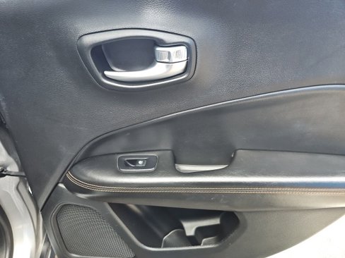Used 2019 Jeep Compass Limited image 14