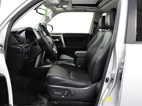 Used 2016 Toyota 4Runner SR5 Premium image 10