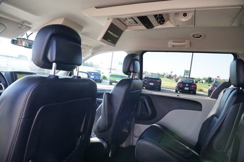Used 2015 Chrysler Town & Country Touring image 19