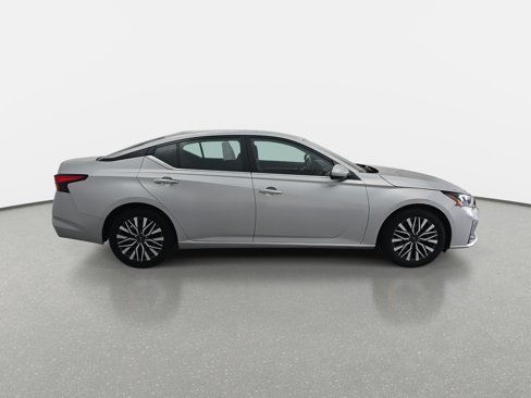 Used 2023 Nissan Altima 2.5 SV image 2