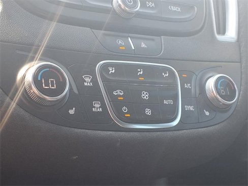 Used 2022 Chevrolet Malibu LT image 9