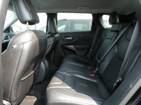 Used 2019 Jeep Cherokee Latitude Plus image 32