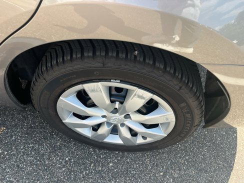 Used 2015 Toyota Corolla LE image 7