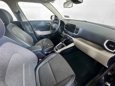 Used 2022 Hyundai Venue Limited image 24