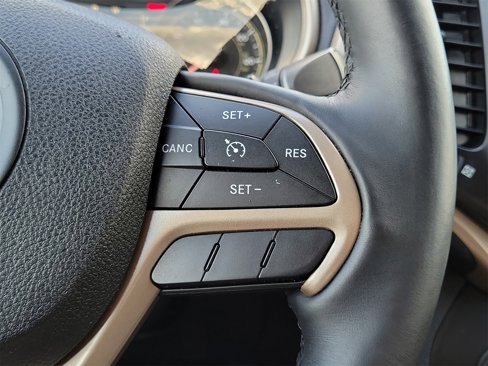 Used 2014 Jeep Cherokee Latitude w/ Cold Weather Group image 17