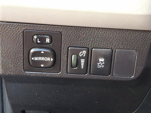 Used 2015 Toyota RAV4 LE image 25