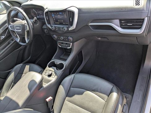 Used 2024 GMC Terrain SLT image 21