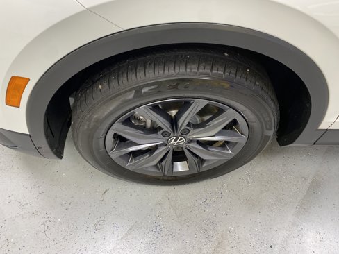 Used 2024 Volkswagen Tiguan SE image 10