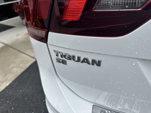 Used 2020 Volkswagen Tiguan SE w/ Panoramic Sunroof Package image 28
