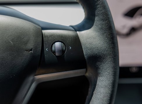 Used 2023 Tesla Model Y Long Range image 7
