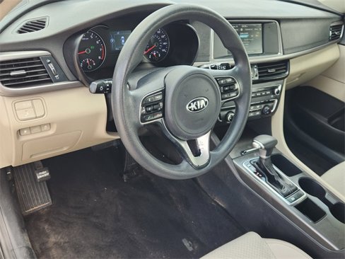 Used 2018 Kia Optima LX w/ 17" Alloy Wheels Package image 2
