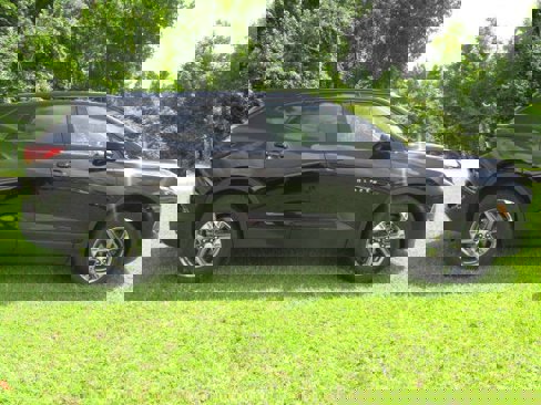 Used 2023 Chevrolet Blazer LT image 2