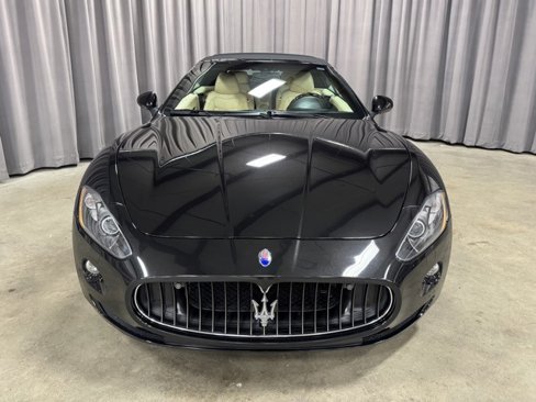 Used 2011 Maserati GranTurismo Convertible image 2
