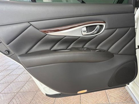 Used 2016 INFINITI Q70 L 3.7 w/ Technology Package image 24