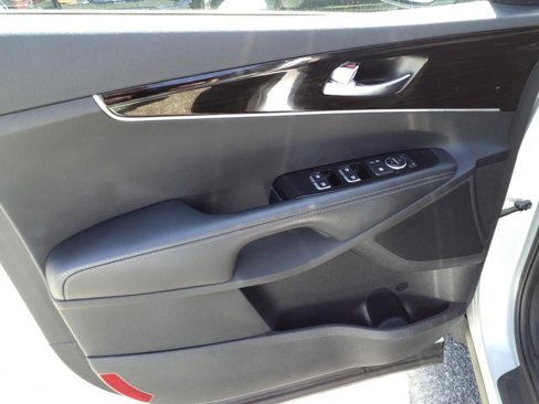 Used 2020 Kia Sorento LX image 16