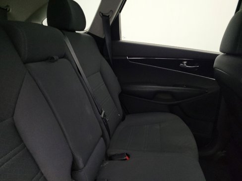 Used 2019 Kia Sorento LX image 19