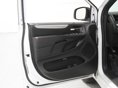 Used 2018 Dodge Grand Caravan GT image 4