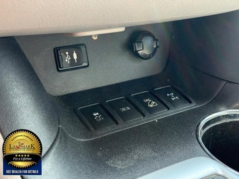Used 2016 Toyota Highlander XLE image 19
