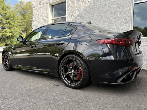 Used 2021 Alfa Romeo Giulia Quadrifoglio image 5