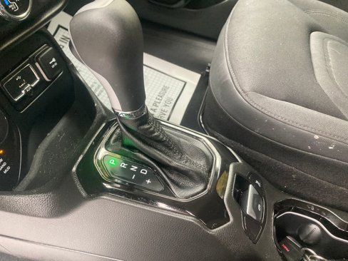 Used 2017 Jeep Renegade Altitude image 31