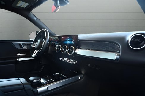 Used 2021 Mercedes-Benz GLB 250 4MATIC w/ Premium Package image 30