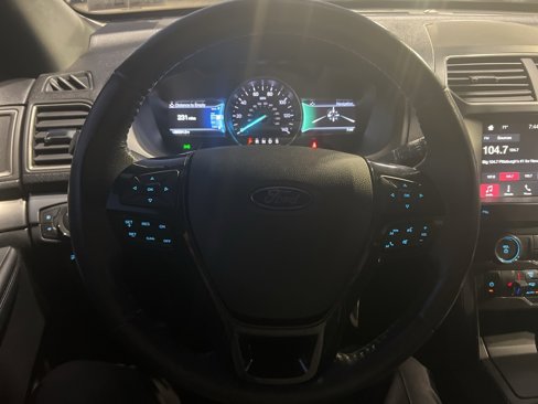 Used 2018 Ford Explorer XLT w/ Equipment Group 202A image 8