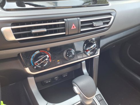 Used 2023 Kia Seltos LX image 8