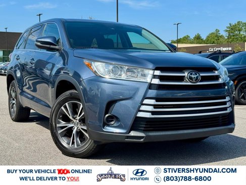 Used 2017 Toyota Highlander LE image 1