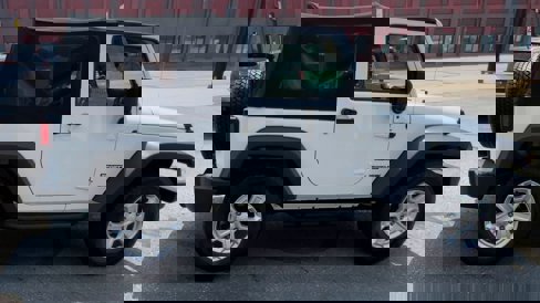 Used 2018 Jeep Wrangler Sport w/ Connectivity Group image 32