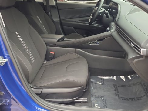 Used 2023 Hyundai Elantra SEL w/ Convenience Package image 17