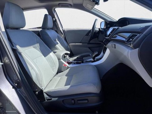 Used 2016 Honda Accord Touring image 23