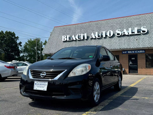 Used 2014 Nissan Versa SV image 2