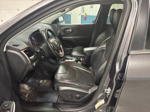 Used 2021 Jeep Cherokee Latitude Lux w/ Comfort/Convenience Group image 4